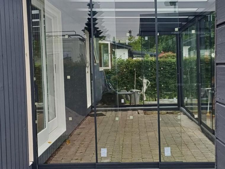 Veranda gezien vanaf de tuinzijde